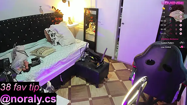 Snapshot of hey_noraly chatting on 31, 10, 2025 hey noraly online show from 31, 10, 2025