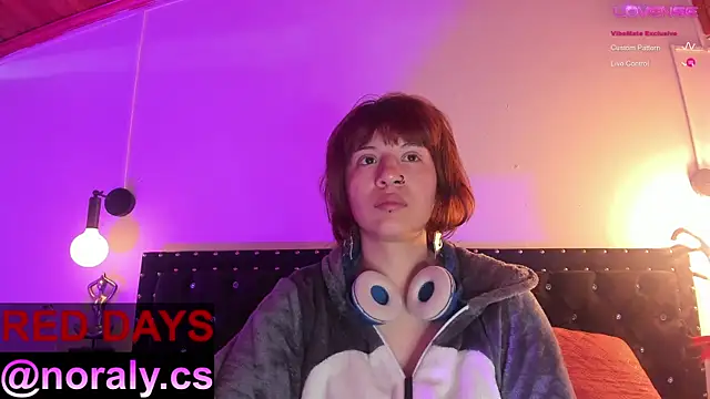 Snapshot of hey_noraly chatting on 4, 11, 2025 hey noraly online show from 4, 11, 2025