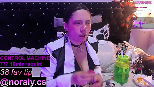 Snapshot of hey_noraly chatting on 22, 11, 2025 hey noraly online show from 22, 11, 2025