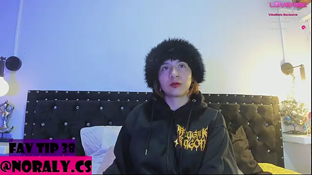 Snapshot of hey_noraly chatting on 2, 12, 2025 hey noraly online show from 2, 12, 2025