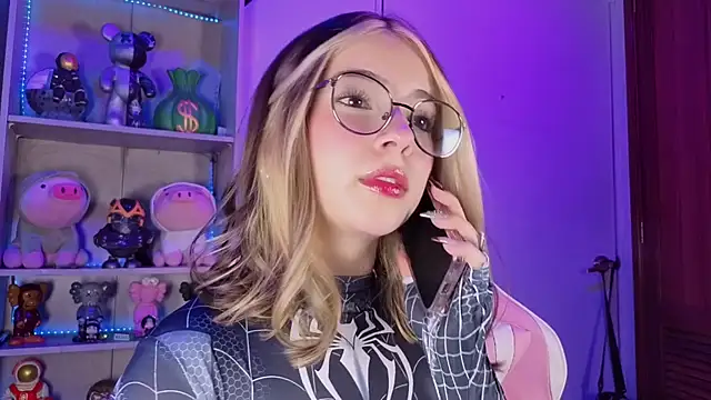 Snapshot of EmilyMiller_ chatting on 9, 9, 2025 EmilyMiller  online show from 9, 9, 2025