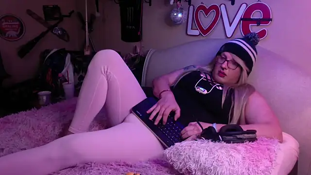 Snapshot of Blakelytgirl chatting on 21, 1, 2025 Blakelytgirl online show from 21, 1, 2025