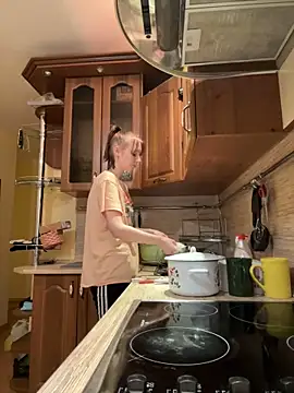 Crayzy Luv online show from 10, 2, 2025