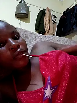 Snapshot of petite_babe chatting on 8, 3, 2026 petite babe online show from 8, 3, 2026