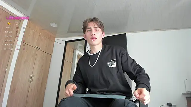 manucute 23  online show from 28, 2, 2025