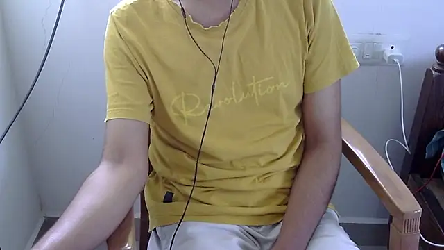 Snapshot of The_SHY_uncut chatting on 14, 4, 2026 The SHY uncut online show from 14, 4, 2026