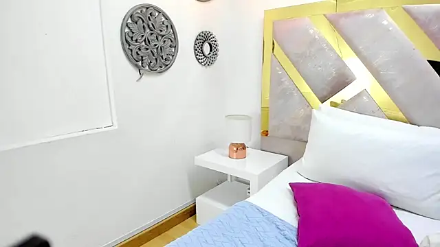 Oriana Guzman online show from 4, 2, 2025