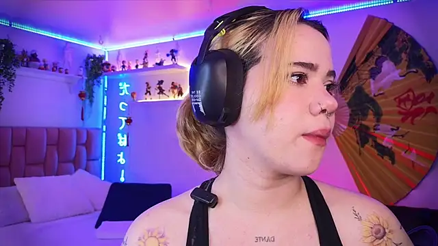 albaismynameX online show from 16, 12, 2025