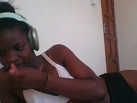 Snapshot of hotgal1112 chatting on 26, 11, 2025 hotgal1112 online show from 26, 11, 2025