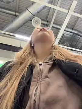 Snapshot of Aiko_Yumi chatting on 10, 4, 2026 Aiko Yumi online show from 10, 4, 2026