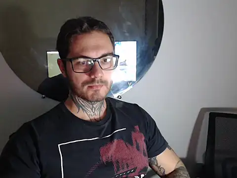 Snapshot of clark_r chatting on 2, 4, 2026 clark r online show from 2, 4, 2026