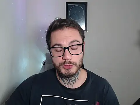 Snapshot of clark_r chatting on 24, 4, 2026 clark r online show from 24, 4, 2026