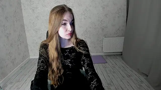 Snapshot of LissaCain chatting on 1, 2, 2025 LissaCain online show from 1, 2, 2025