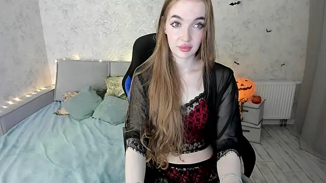 Snapshot of LissaCain chatting on 16, 10, 2025 LissaCain online show from 16, 10, 2025