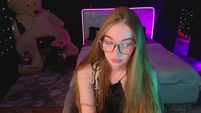 Snapshot of LissaCain chatting on 24, 11, 2025 LissaCain online show from 24, 11, 2025