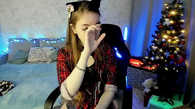 Snapshot of LissaCain chatting on 20, 12, 2025 LissaCain online show from 20, 12, 2025