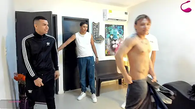 Snapshot of badguyss_bisex chatting on 15, 11, 2025 badguyss bisex online show from 15, 11, 2025