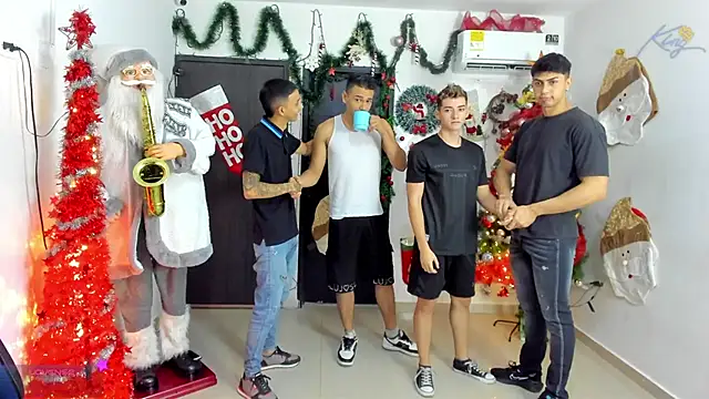 Snapshot of badguyss_bisex chatting on 18, 12, 2025 badguyss bisex online show from 18, 12, 2025