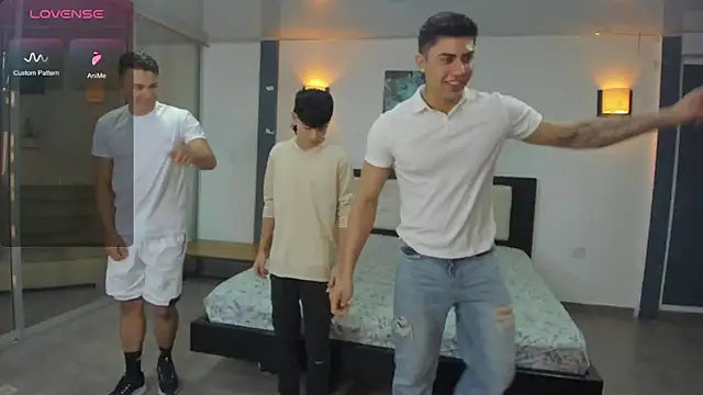 Snapshot of badguyss_bisex chatting on 17, 1, 2026 badguyss bisex online show from 17, 1, 2026