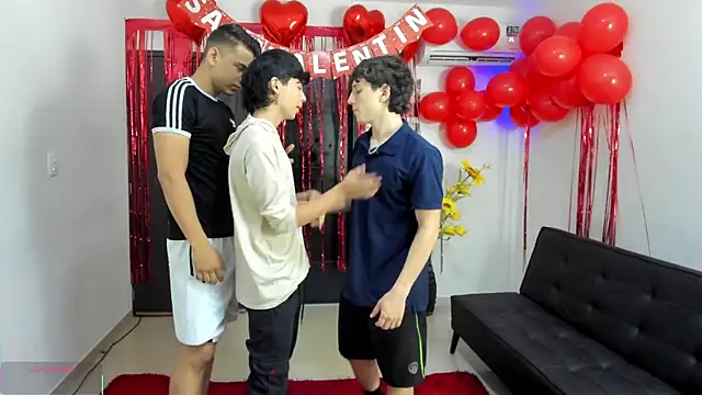 Snapshot of badguyss_bisex chatting on 15, 2, 2026 badguyss bisex online show from 15, 2, 2026