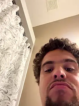 Snapshot of bigitaliandic chatting on 4, 12, 2024 bigitaliandic online show from 4, 12, 2024