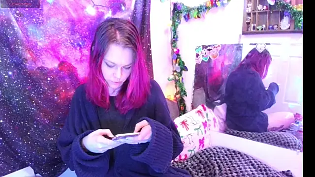 Snapshot of EverlyEster chatting on 9, 12, 2024 EverlyEster online show from 9, 12, 2024