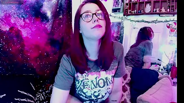 Snapshot of EverlyEster chatting on 11, 1, 2025 EverlyEster online show from 11, 1, 2025