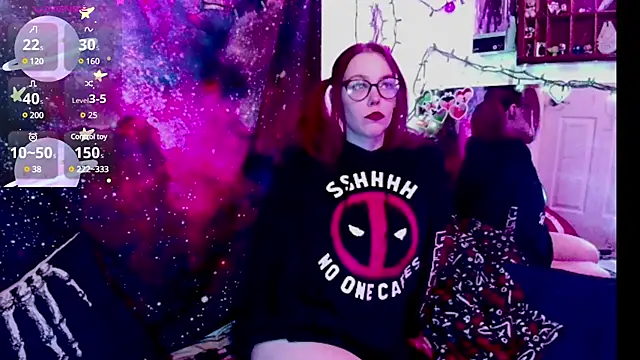 Snapshot of EverlyEster chatting on 12, 1, 2025 EverlyEster online show from 12, 1, 2025