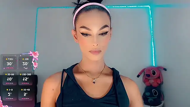 Snapshot of _Riannagarcia_ chatting on 11, 10, 2025 Riannagarcia online show from 11, 10, 2025