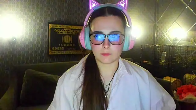 Snapshot of _extraterrestrial_ chatting on 22, 11, 2025 extraterrestrial online show from 22, 11, 2025