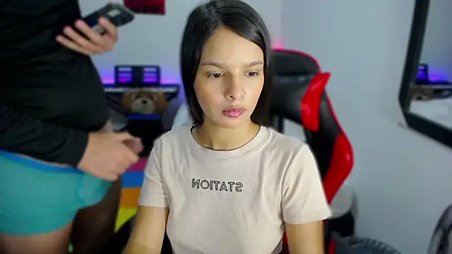 Snapshot of jessi_and_boy chatting on 18, 10, 2025 jessi and boy online show from 18, 10, 2025