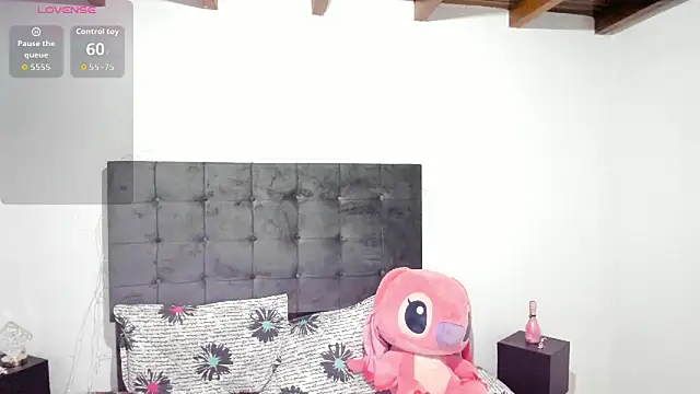 Snapshot of Kylie2211 chatting on 31, 10, 2025 Kylie2211 online show from 31, 10, 2025