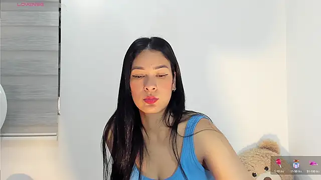 bella hadid1  online show from 15, 11, 2025