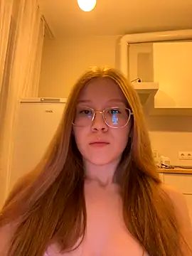Snapshot of Eva_Weyne chatting on 8, 10, 2025 Eva Weyne online show from 8, 10, 2025