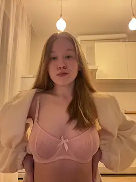 Snapshot of Eva_Weyne chatting on 4, 3, 2026 Eva Weyne online show from 4, 3, 2026