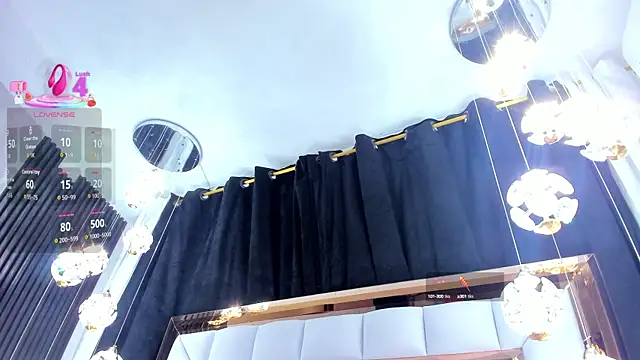 Snapshot of SarayRoyse chatting on 12, 9, 2025 SarayRoyse online show from 12, 9, 2025