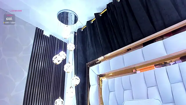 SarayRoyse online show from 2, 2, 2026