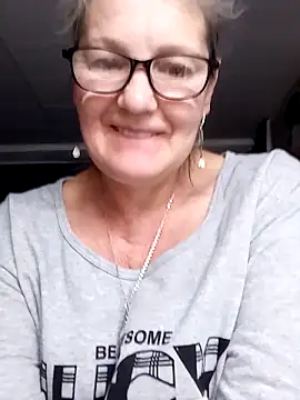 Snapshot of irinamaux chatting on 17, 6, 2026 irinamaux online show from 17, 6, 2026