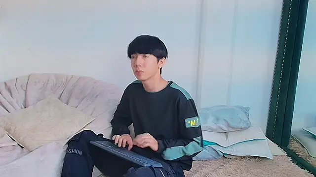 Snapshot of Levii_Ackermann chatting on 7, 3, 2025 Levii Ackermann online show from 7, 3, 2025