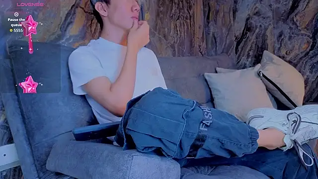 Snapshot of Levii_Ackermann chatting on 1, 10, 2025 Levii Ackermann online show from 1, 10, 2025