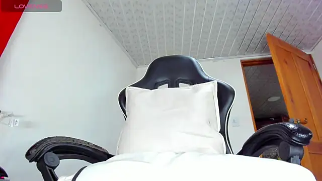 Snapshot of Holly_Sailt chatting on 13, 4, 2026 Holly Sailt online show from 13, 4, 2026