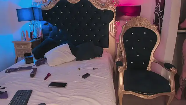 EmilyAllen  online show from 11, 12, 2024