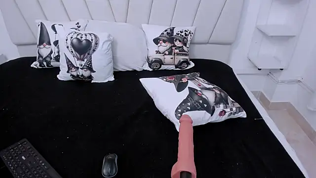 charlotte-11 online show from 17, 4, 2026