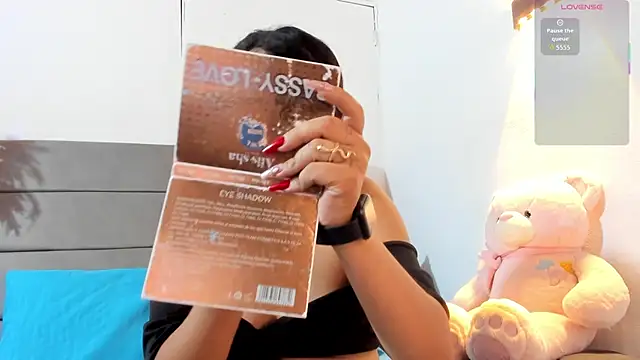 Julieta Coopeer  online show from 21, 3, 2026