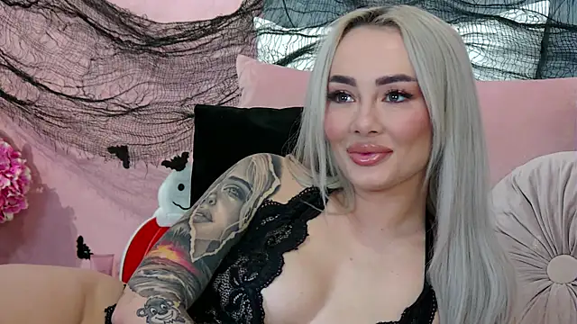 FrancescaMcGray online show from 2, 11, 2025