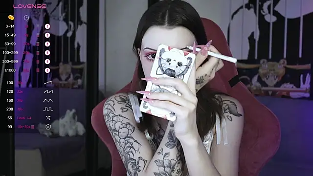 Snapshot of prettybones chatting on 4, 1, 2025 prettybones online show from 4, 1, 2025