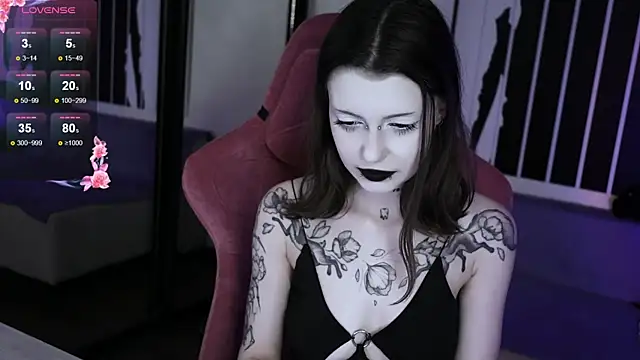 Snapshot of prettybones chatting on 21, 10, 2025 prettybones online show from 21, 10, 2025