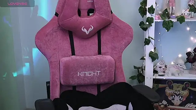 Snapshot of prettybones chatting on 8, 3, 2026 prettybones online show from 8, 3, 2026