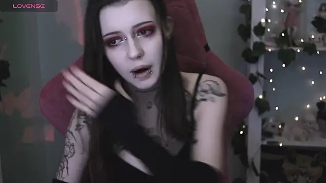 Snapshot of prettybones chatting on 8, 4, 2026 prettybones online show from 8, 4, 2026