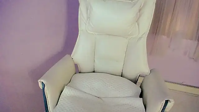 Snapshot of __18Angel__ chatting on 28, 10, 2025 18Angel online show from 28, 10, 2025